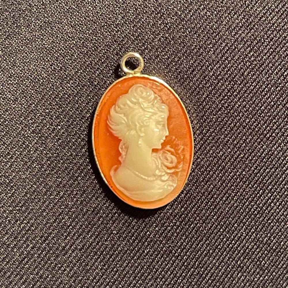 Cameo necklace pendant
